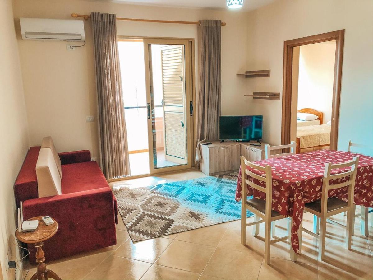 Mimi'S Beach Apartment Vlore Exterior photo